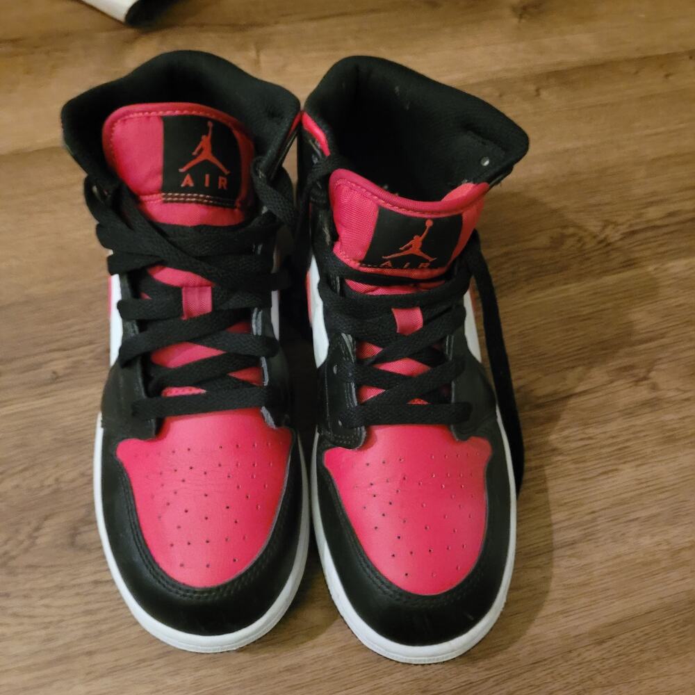air Jordan 1 Mid Bred toe sneakers 6.5Y excellent but no soles